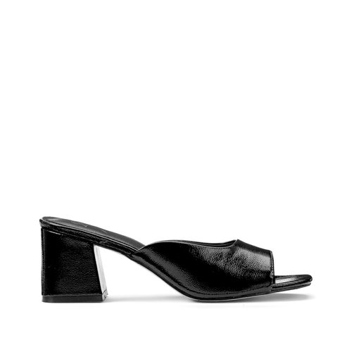 Black low heel mules 2025