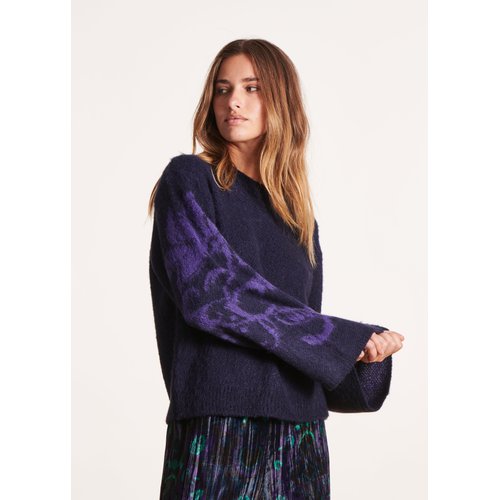 Pull ample a motif