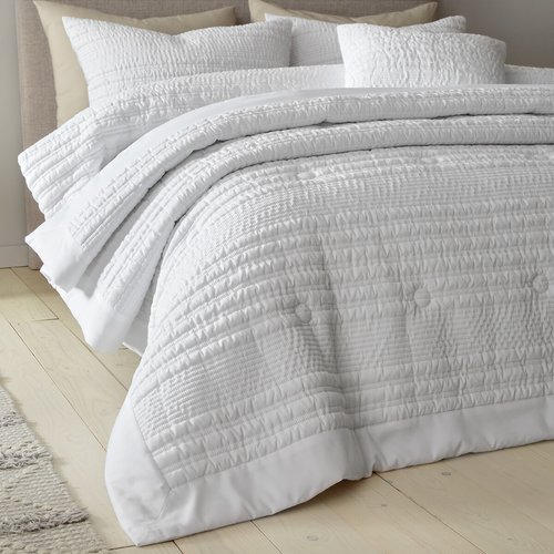 White quilted blanket 2025