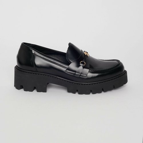 Les petites mendigotes chaussures sales