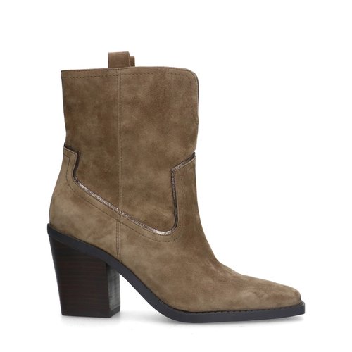 Bottines en daim a talon bottier