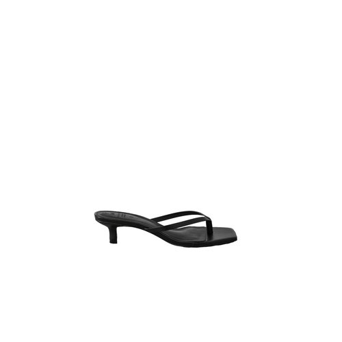 Mules a talons et entredoigt coupe classique