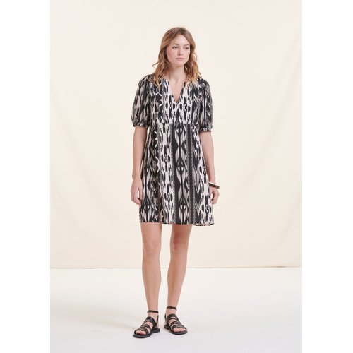 Robe courte evasee et a imprime ethnique noir blanc La Fee Maraboutee La Redoute