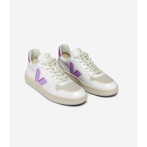 Veja v10 trainers new arrivals
