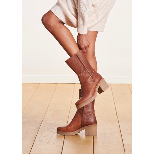 Bottes mi mollets en cuir de vachette