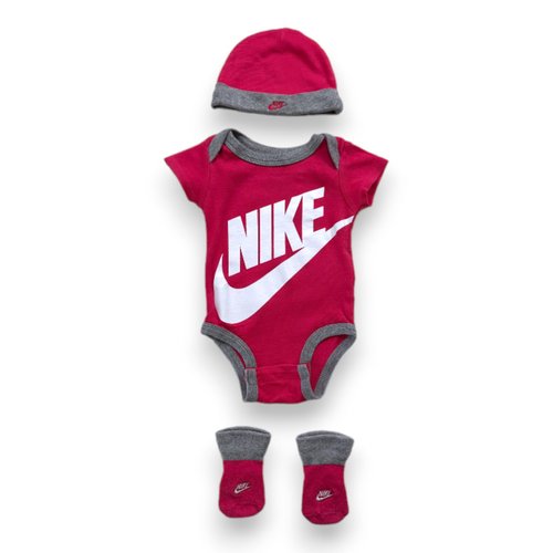 Ensemble body bonnet et chaussettes tres bon etat rose Nike La Redoute