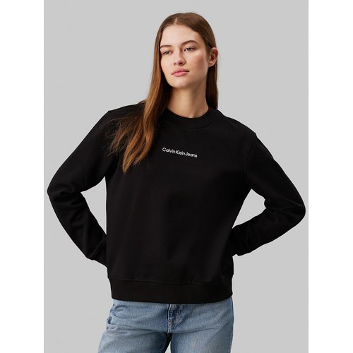 Black sweatshirt with jeans 2025