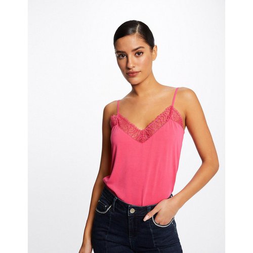 Shoestring strap tops 2025