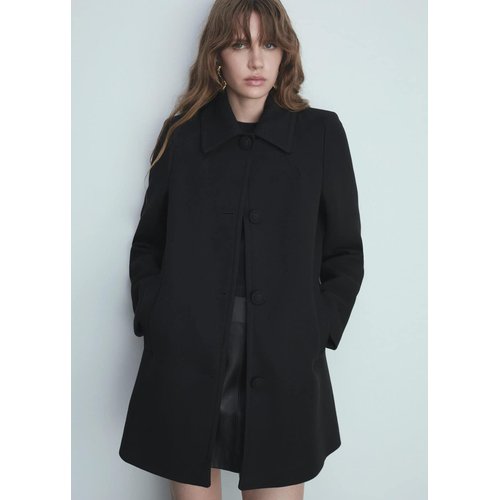Straight fit coat with buttons