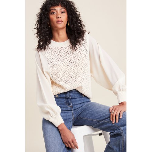 Pull breal outlet