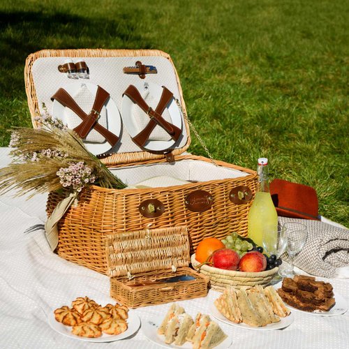 Panier Pique-Nique Osier Beliani PRUNEAU – 4 Personnes – Avec Isotherme Et Verres