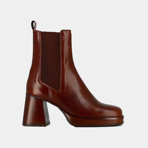 Brown platform chelsea boots 2025