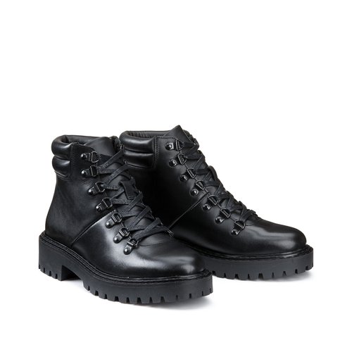 Bottines style montagne en cuir semelle crantee