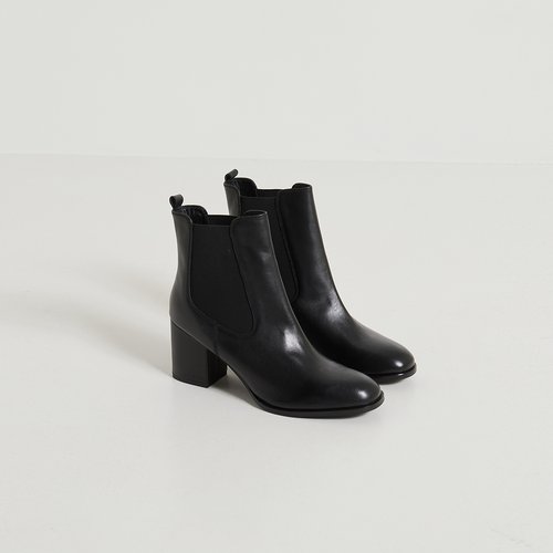 Malice chelsea boot outlet