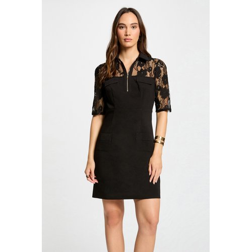 Robe courte cintree a dentelle