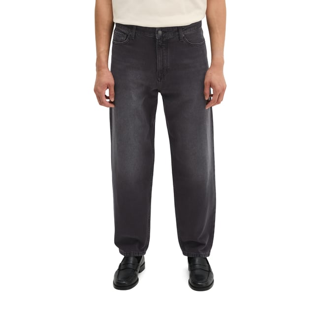 Jeans modèle Tammo relaxed en coton biologique certifié gris <span itemprop=