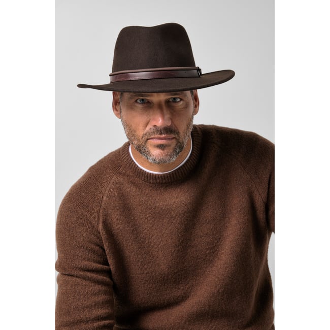 Chapeau en laine, pure laine marron foncé <span itemprop=