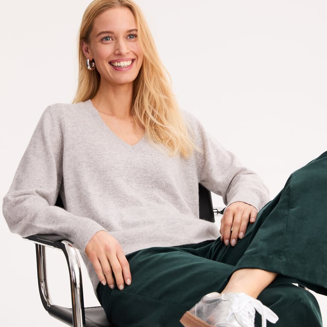 Pull en cachemire col V, en fine maille - ANNE WEYBURN
