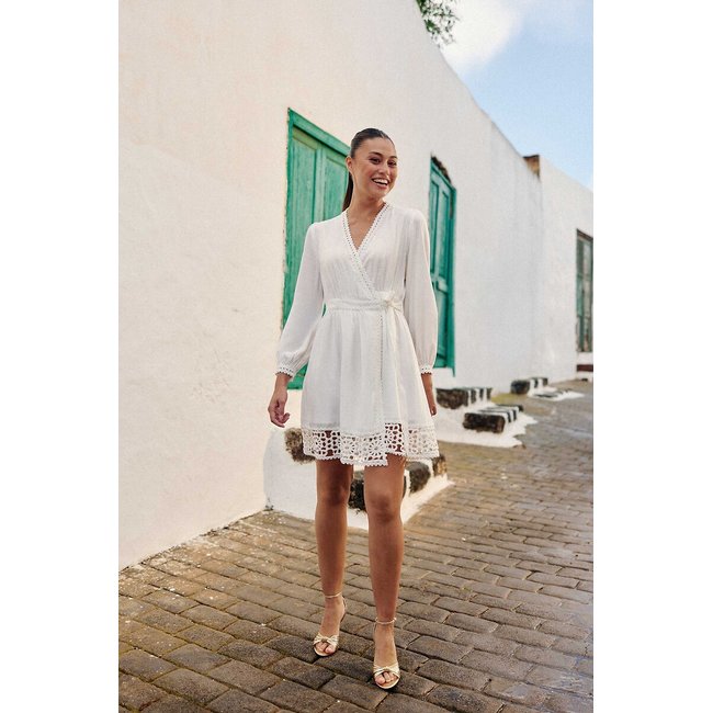 Robe portefeuille courte, détails dentelle, RIVER blanc <span itemprop=