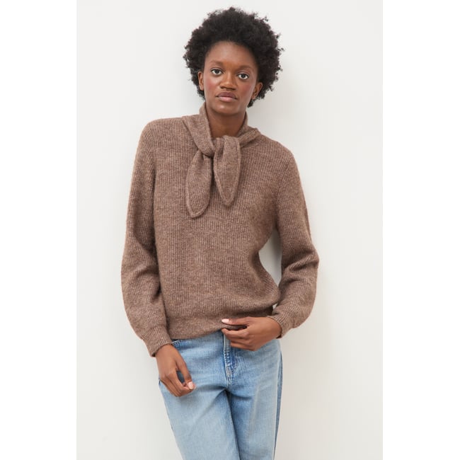 Pull droit col montant manches longues marron <span itemprop=