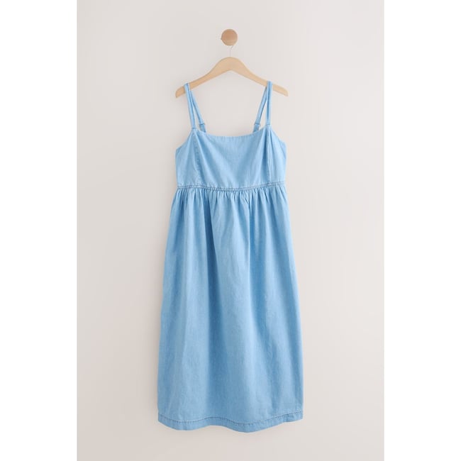 Robe mi-longue en denim à bretelles bleu moyen <span itemprop=
