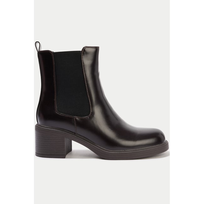 Bottines à talon marron <span itemprop=