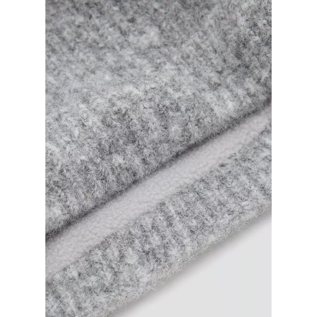 Écharpe en maille gris <span itemprop=