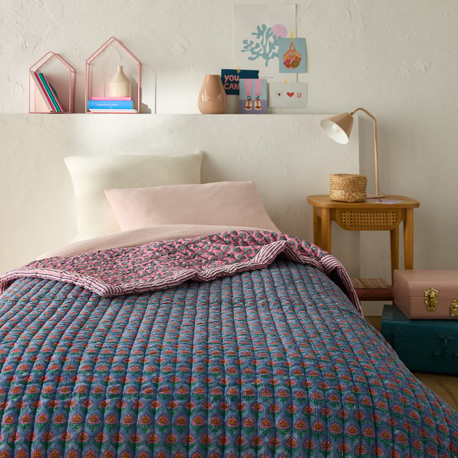 Couvre-lit enfant matelassé, Sanaa imprimé fleur <span itemprop=