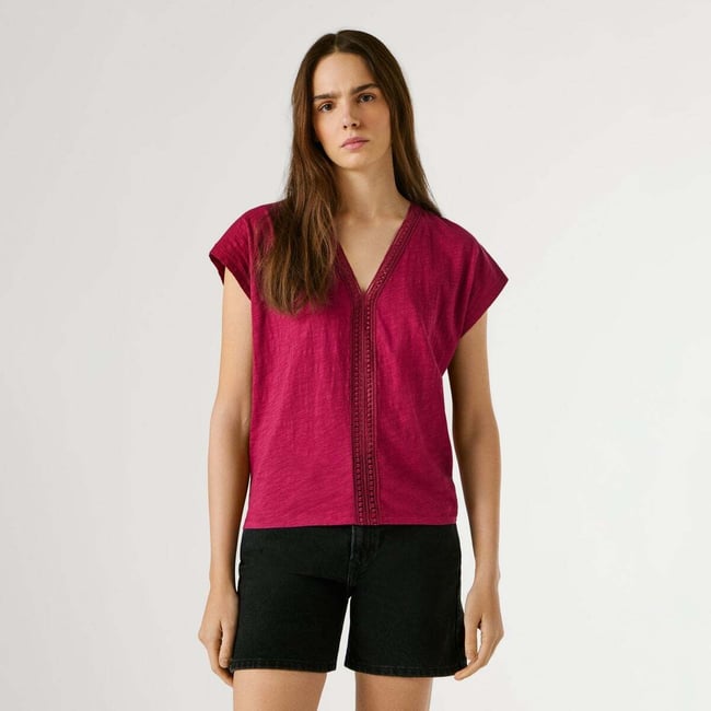 T-Shirt À Col V Avec Détails Ajourés rose canneberge <span itemprop=