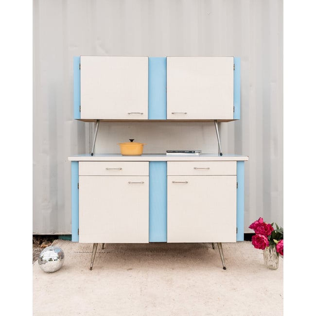 Buffet deux corps en formica Gilbert N°1693 - Bon état Couleur blanc <span itemprop=