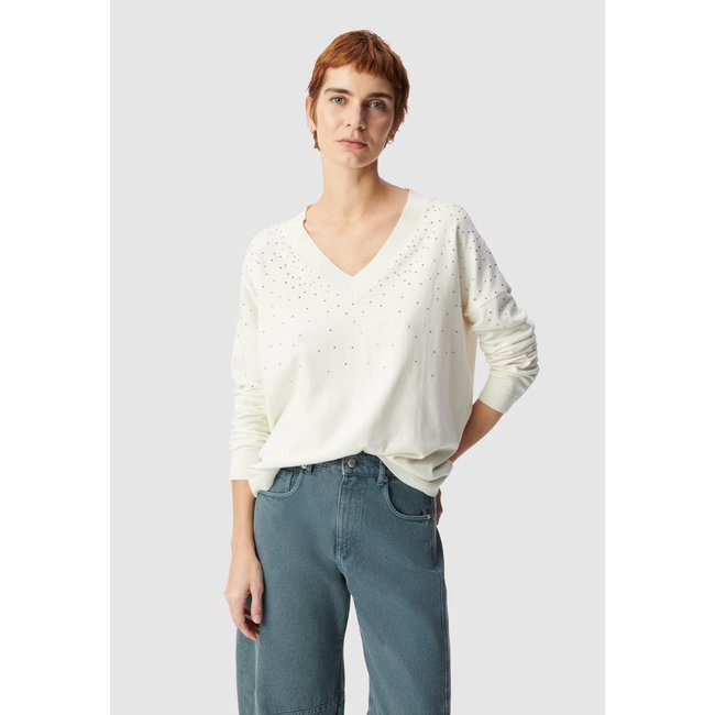 Pull col V tricot décor clous ecru <span itemprop=
