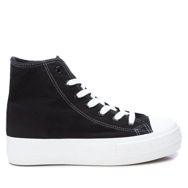 Chaussures de sport fabriqué en toile avec fermeture à lacets. noir <span itemprop=