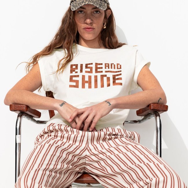 T-shirt à message imprimé écru <span itemprop=