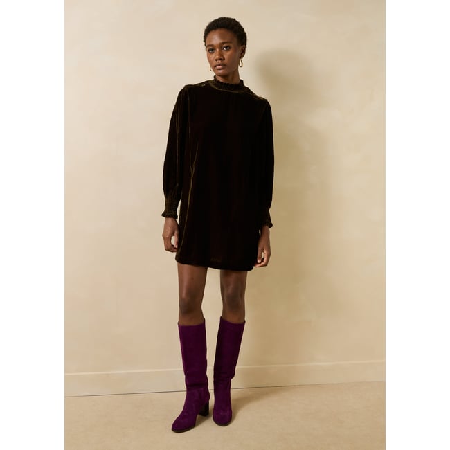 Robe courte en velours manches longues col montant marron glace <span itemprop=