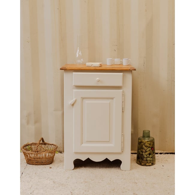 Petit buffet en bois blanc Gilbert N°1784 - Bon état Couleur blanc <span itemprop=