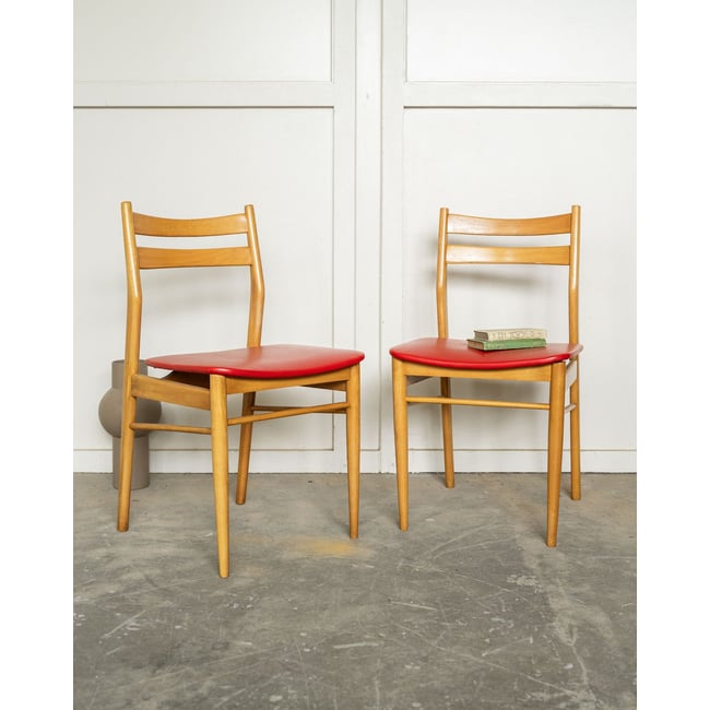 Paire de chaises scandinaves Alma N°2000 - Bon état Couleur bois clair <span itemprop=