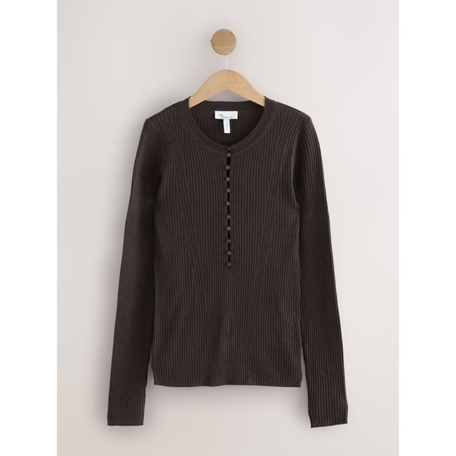 Pull côtelé col boutonné marron chocolat <span itemprop=