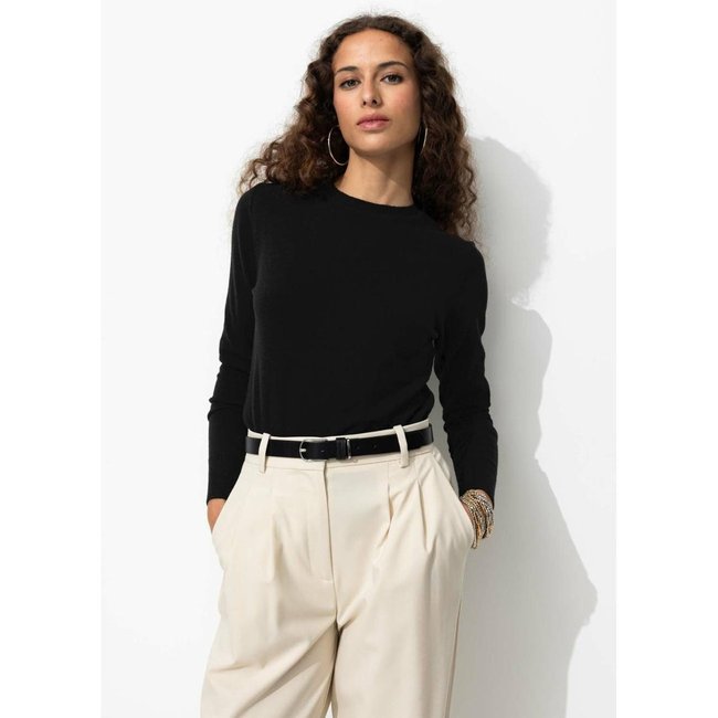 Pull fin col rond noir <span itemprop=