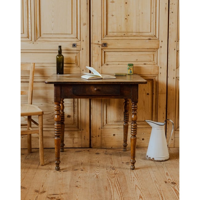 Bureau en bois Edouard N°1016 - Bon état Couleur bois foncé <span itemprop=