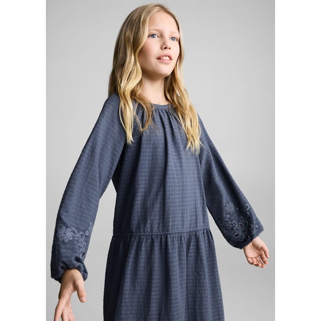 Robe texturée broderies bleu <span itemprop=