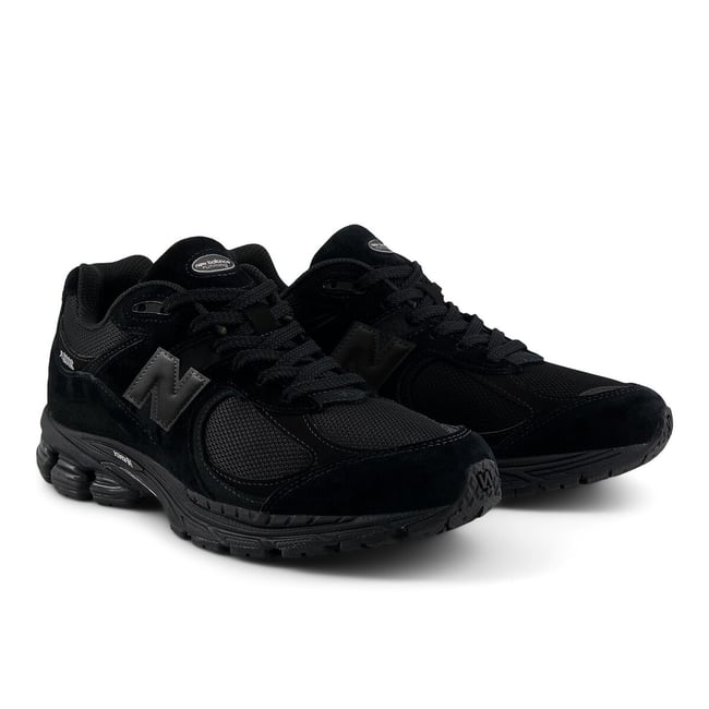 Baskets 2002  noir <span itemprop=
