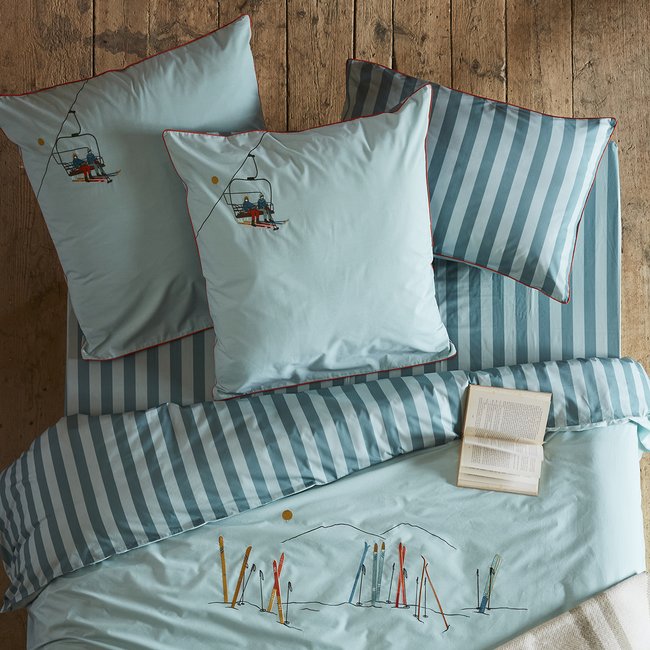 Housse de couette brodée PASSE-MONTAGNE bleu givre <span itemprop=