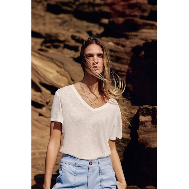 Thana Linen Blend T-Shirt with V-Neck, ecru , LA PETITE ETOILE
