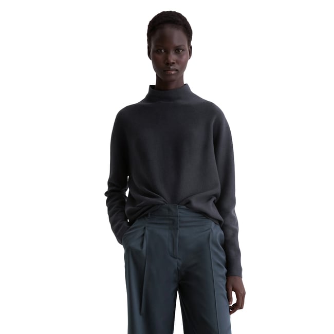 Pull-over seamless loose en coton bio doux bleu foncé <span itemprop=