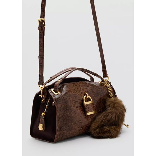 Sac cabas en cuir synthétique avec breloques marron moyen <span itemprop=