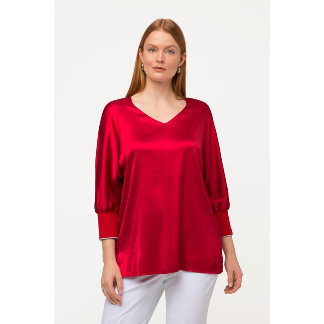 Blouse en satin à col en V et manches auburn <span itemprop=