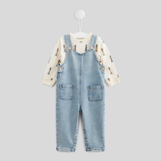 Ensemble t-shirt imprimé et salopette longue unie à bretelles naturel <span itemprop=