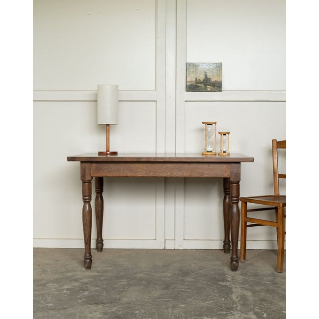 Table à manger en chêne Romy N°1555 - Bon état Couleur bois foncé <span itemprop=