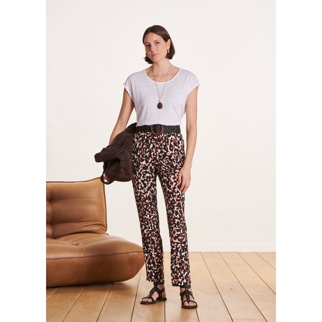 Pantalon carotte fluide à imprimé léopard marron <span itemprop=