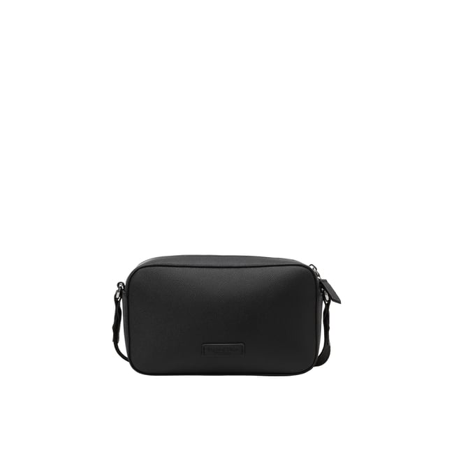 Sac à bandoulière modèle Villar small fabriqué à partir d'un substitut de cuir en polyester recyclé - MARC O'POLO